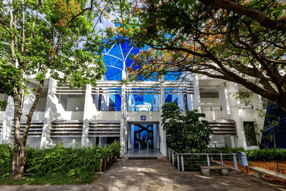 Entrada de um dos blocos do Campus Aeroporto em Uberaba