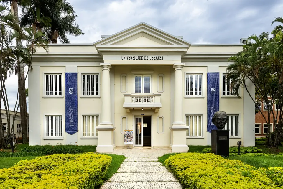 Fachada do Centro Cultural Cecília Palmério no Campus Centro em Uberaba
